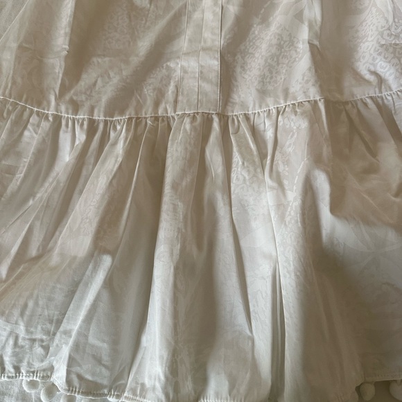 Women’s white Lilly Pulitzer top with pompoms on the bottom - Picture 10 of 10